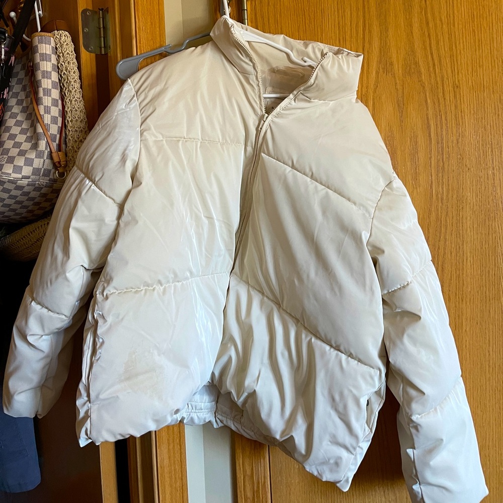 A new day Cream puffer jacket, never worn XXL